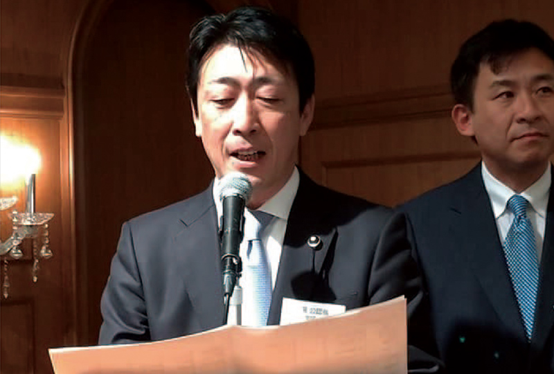 4年に一度の県連「政経文化パーティー」では司会に初挑戦。