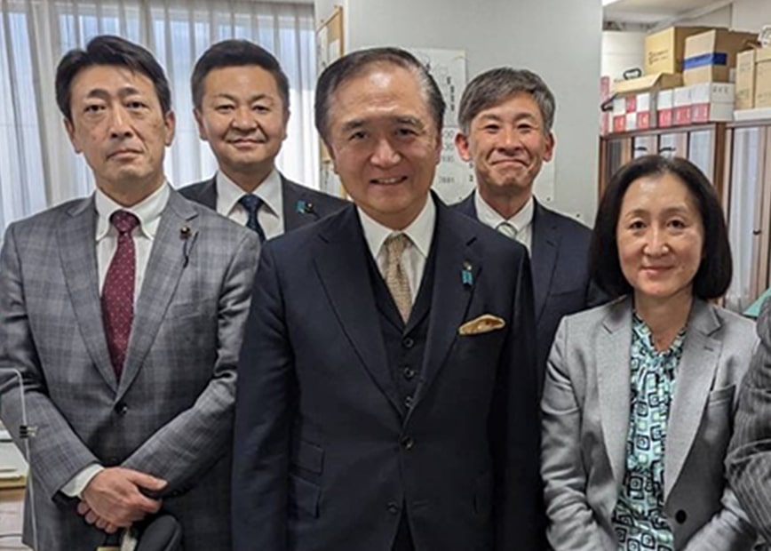 令和4年度は政調副会長として黒岩知事に政策提言を行い、小児医療費助成の拡充も実現しました。