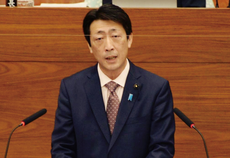 本会議で知事からは「米国に対しより詳細な情報提供を求めていく」旨の答弁がありました。