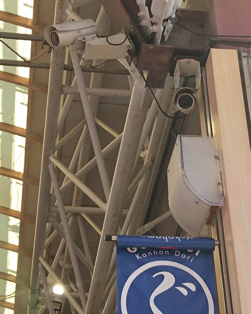 地元、弘明寺商店街に設置されている防犯カメラ